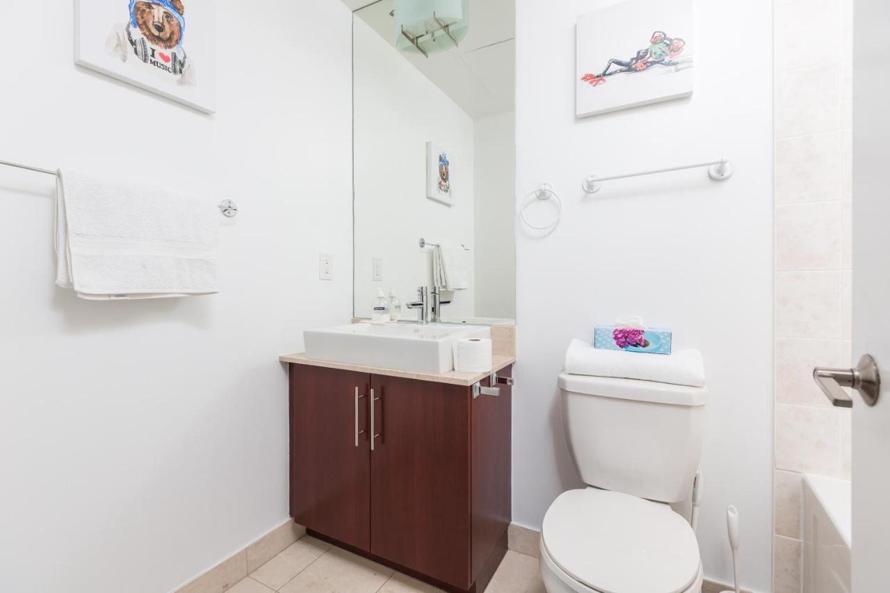 Applewood Suites - 3 Bdrm Ent. District Toronto