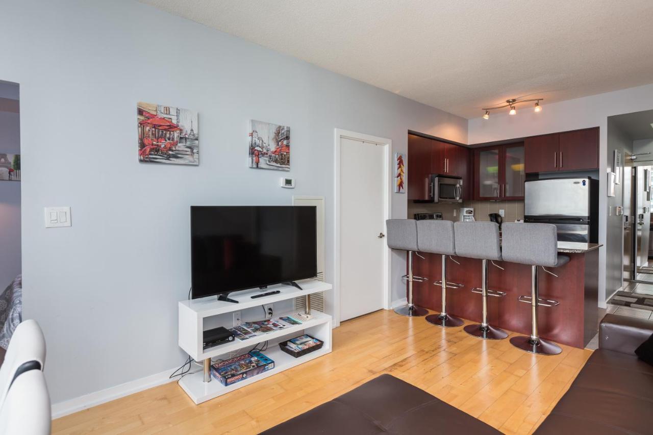 Applewood Suites - 3 Bdrm Ent. District Toronto