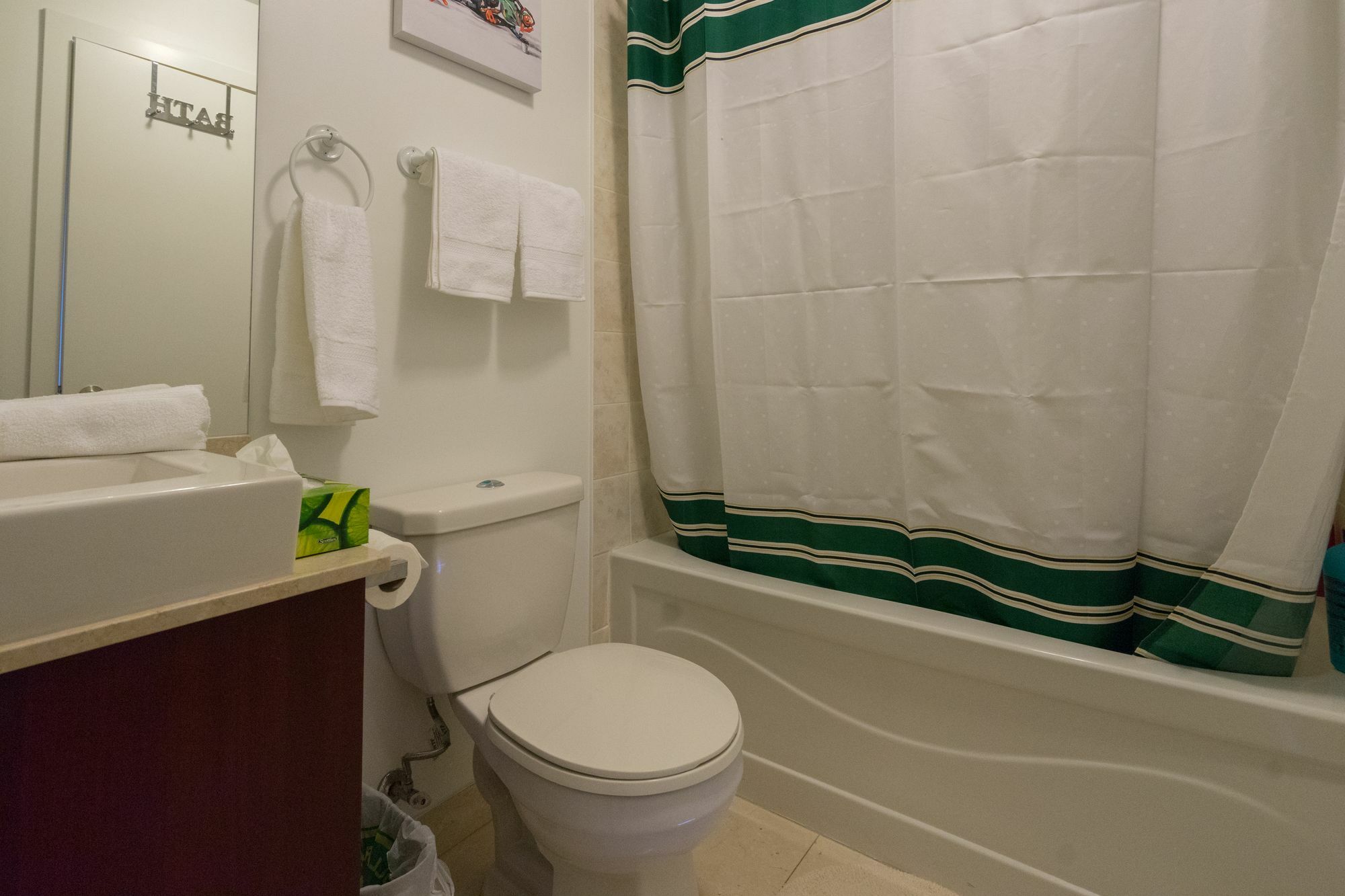 Applewood Suites - 3 Bdrm Ent. District