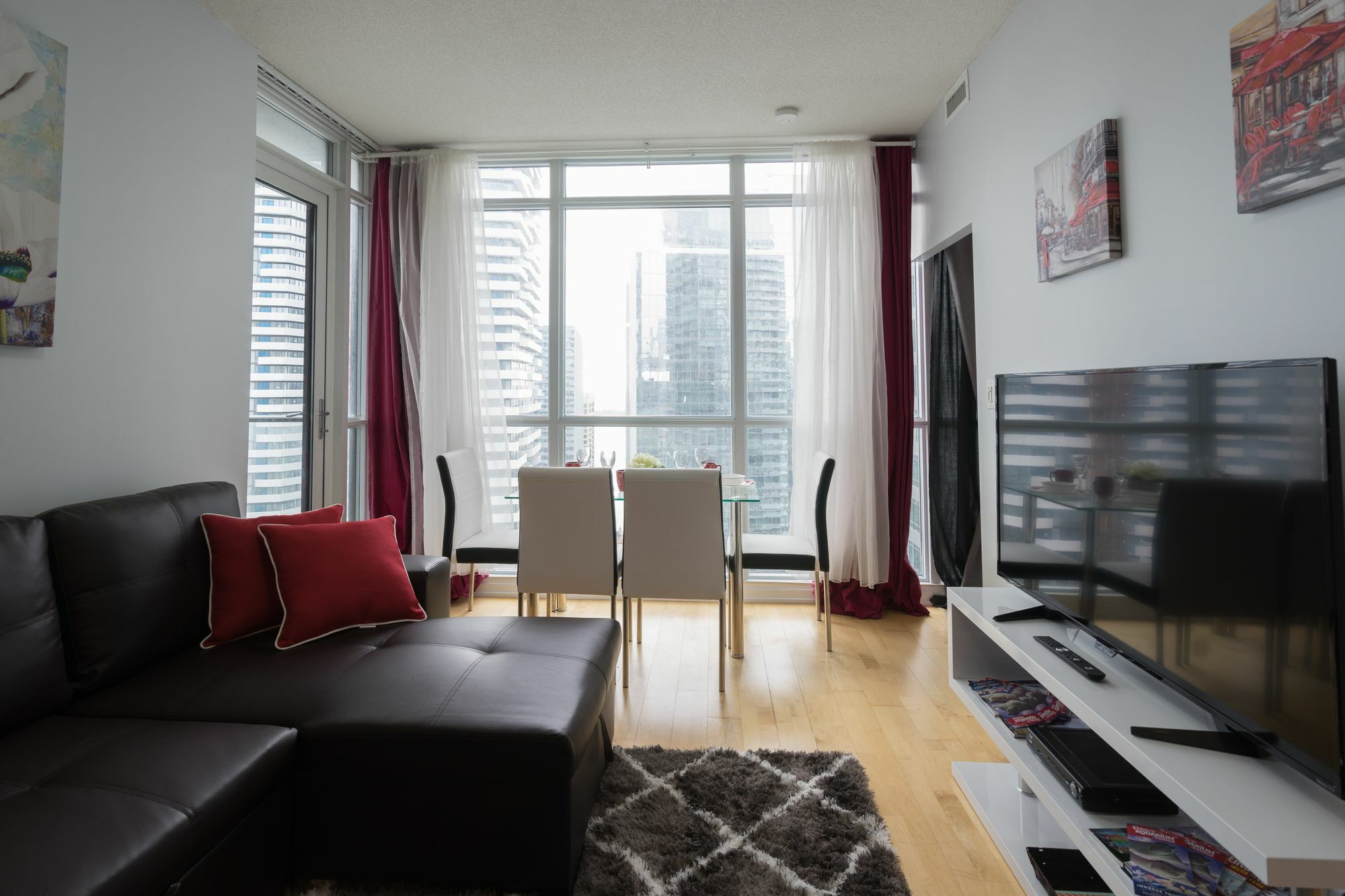 Applewood Suites - 3 Bdrm Ent. District 4*