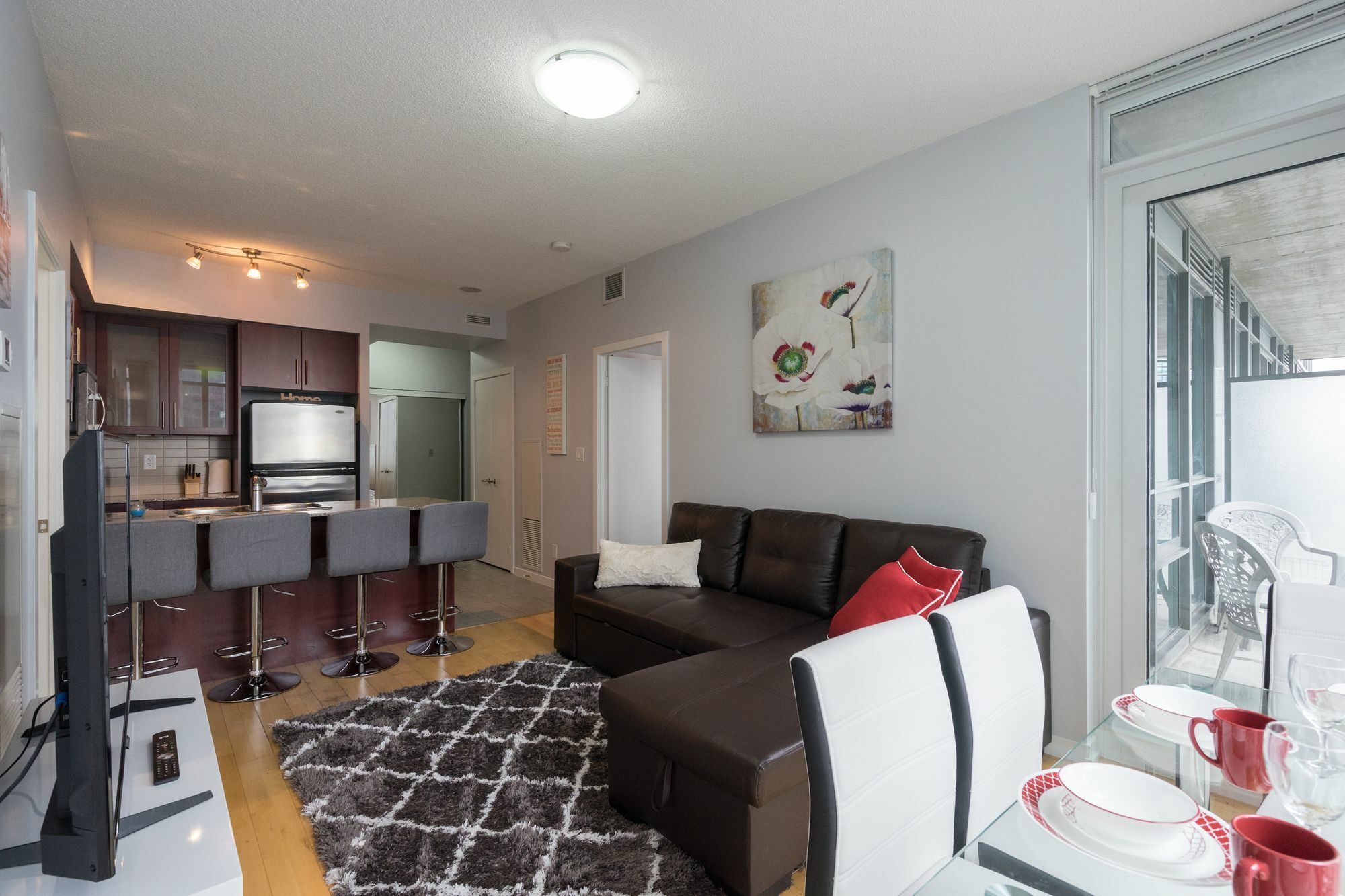 Applewood Suites - 3 Bdrm Ent. District