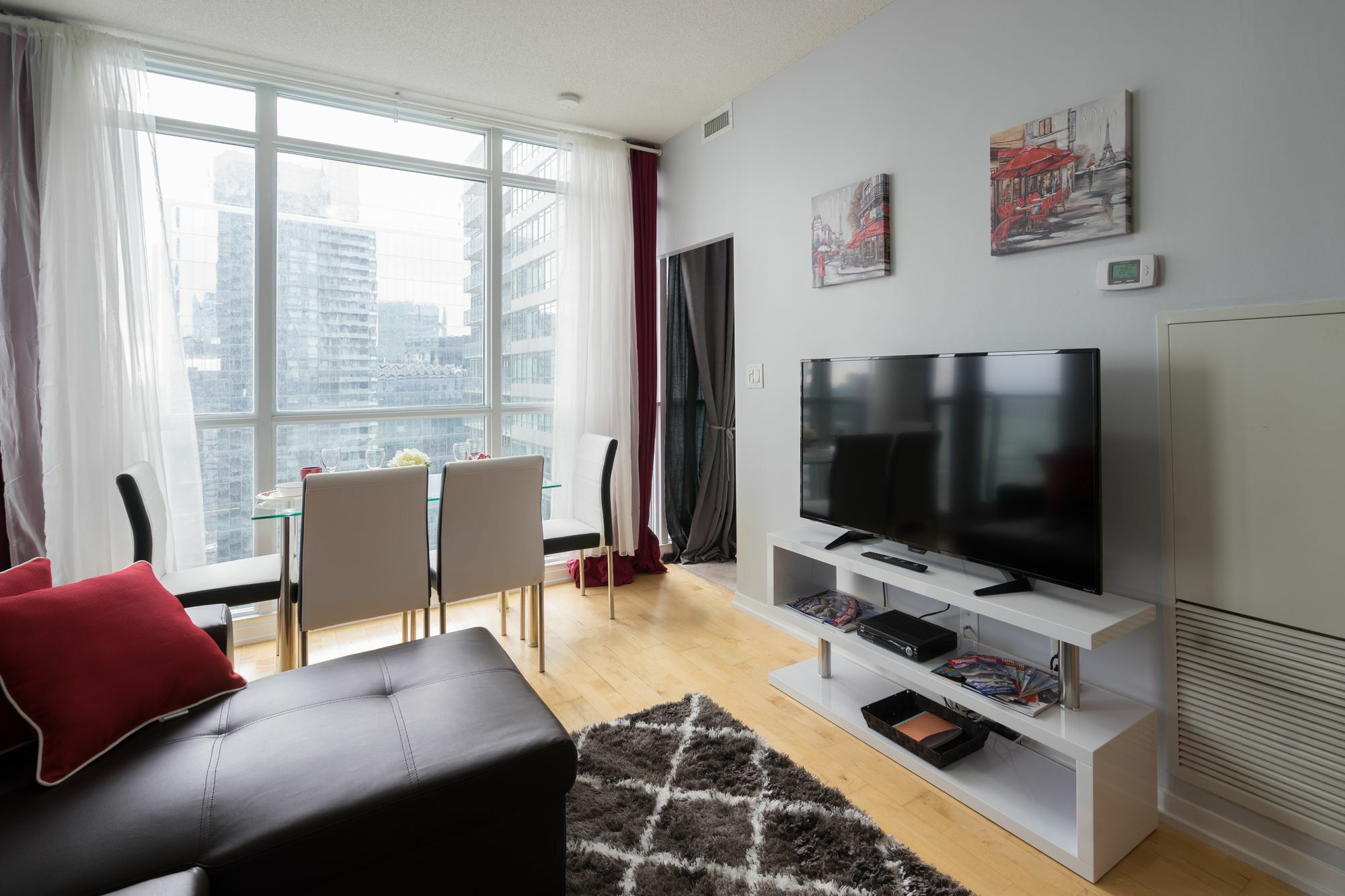 Applewood Suites - 3 Bdrm Ent. District