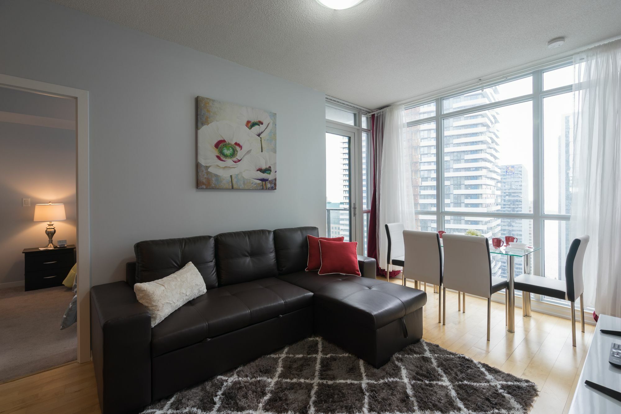 Applewood Suites - 3 Bdrm Ent. District Hotel